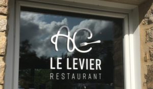 Adhésif fenêtre - BENELELA Studio graphique Pont-l'Abbé, Loctudy